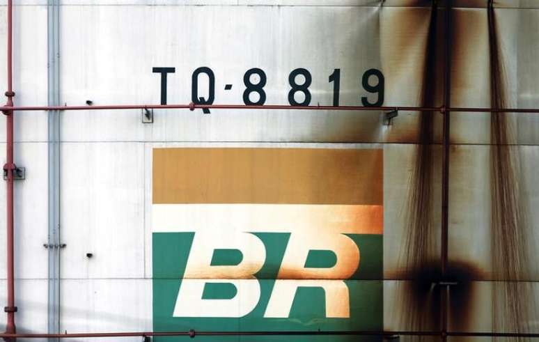 Logo da Petrobras em tanque da estatal
28/09/2016
REUTERS/Paulo Whitaker