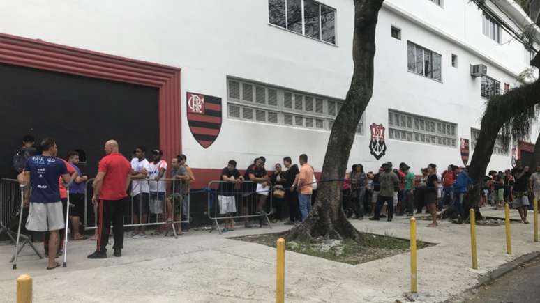 Procura da torcida do Flamengo foi grande (Foto: Matheus Dantas)