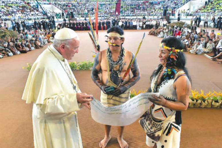 Papa fica emocionado ao saber de navio-hospital na Amazônia