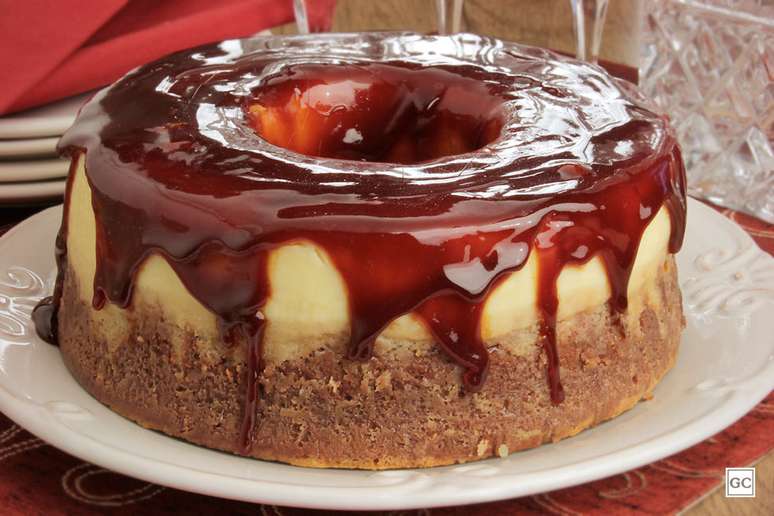 Bolo-pudim de chocolate com leite em pó