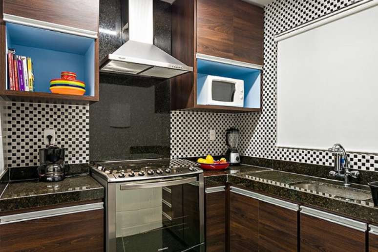 37. As pastilhas para cozinha em dois tons decoram a cozinha com beleza e estilo Fonte: Pinterest