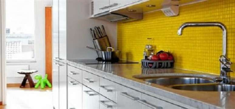 38. As pastilhas para cozinha s&atilde;o revestimentos de f&aacute;cil aplica&ccedil;&atilde;o. Fonte: Pinterest