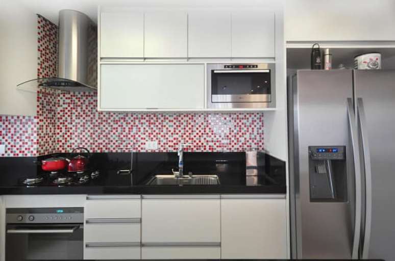 39. As pastilhas para cozinha coloridas alegram a decora&ccedil;&atilde;o. Fonte: Aflfuniture