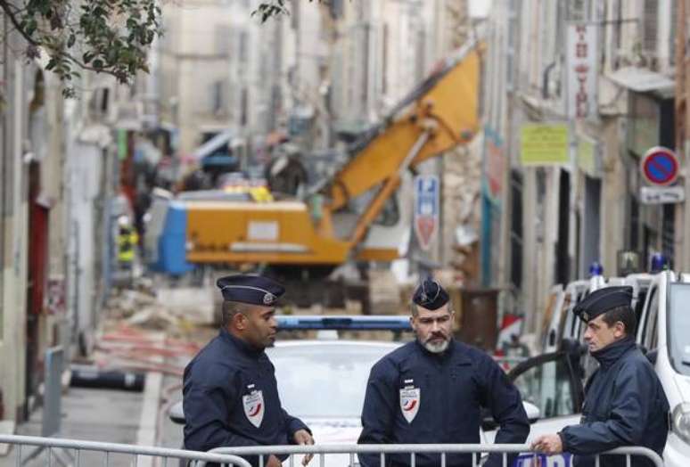 Bombeiros retiram 8º corpo de escombros em Marselha,na França