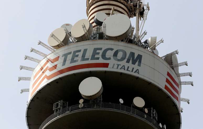 Logo da Telecom Italia em torre da empresa em Roma, Itália
22/05/2016 REUTERS/Stefano Rellandini/File Photo