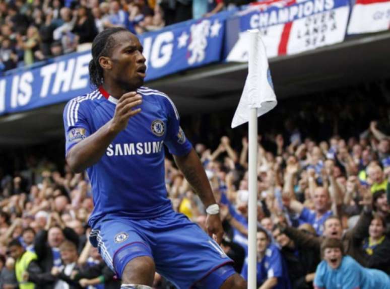 Drogba conquistou quatro Premier Leagues, uma Champions com o Chelsea e foi o primeiro africano a atingir 100 gols no Inglês (Foto: Ian Kington / AFP)