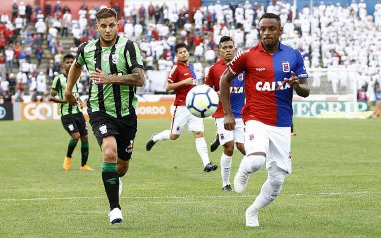 No turno, o Paraná venceu o Coelho e conseguiu uma das suas três vitórias no campeonato - Guilherme Artigas/Fotoarena