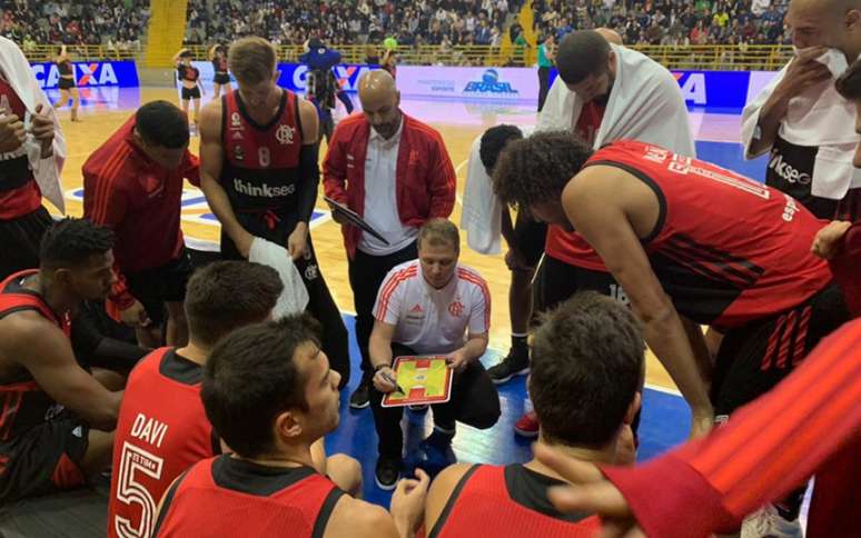 FRANCA 84x77 FLAMENGO (Foto: Divulgação/Twitter)