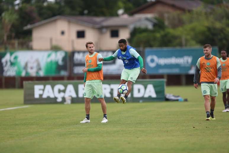 Atacante confia na recuperação do time no Brasileirão (Foto: Sirli Freitas / Divulgação / Chapecoense)