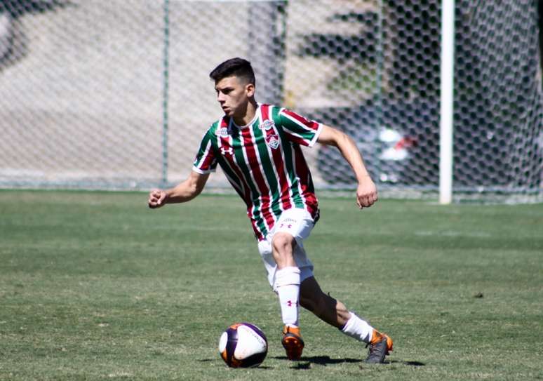 Marcos Pedro em ação no sub-17 do Fluminense (Foto: Divulgação/Fluminense)