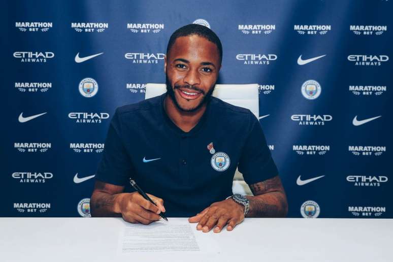 Manchester City anuncia renovação do contrato de Sterling até 2023 (Foto: Divulgação)