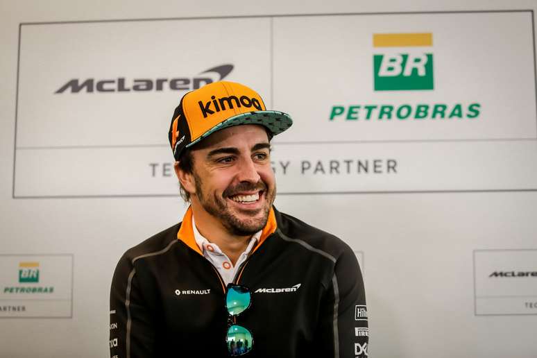 Alonso descontraído na entrevista