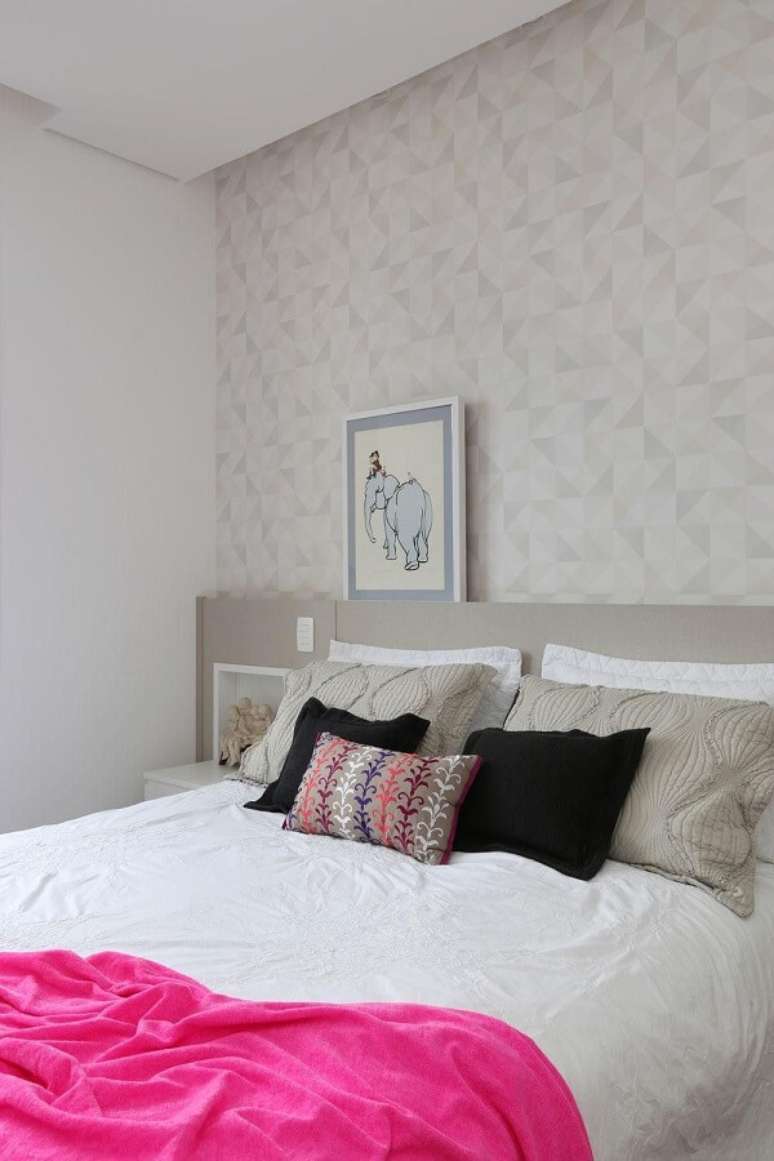24- Os quadros para quarto podem ser apoiados na cabeceira da cama. Fonte: Archduo Arquitetura