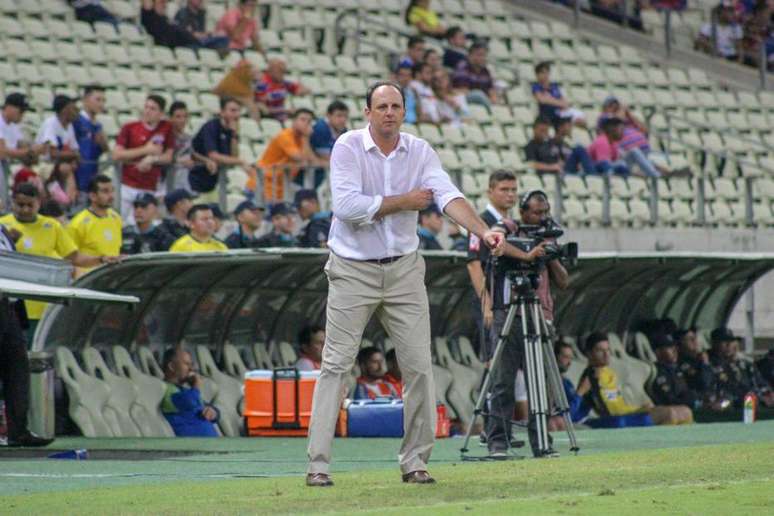 Após título, Rogério Ceni diz que irá conversar sobre renovação.