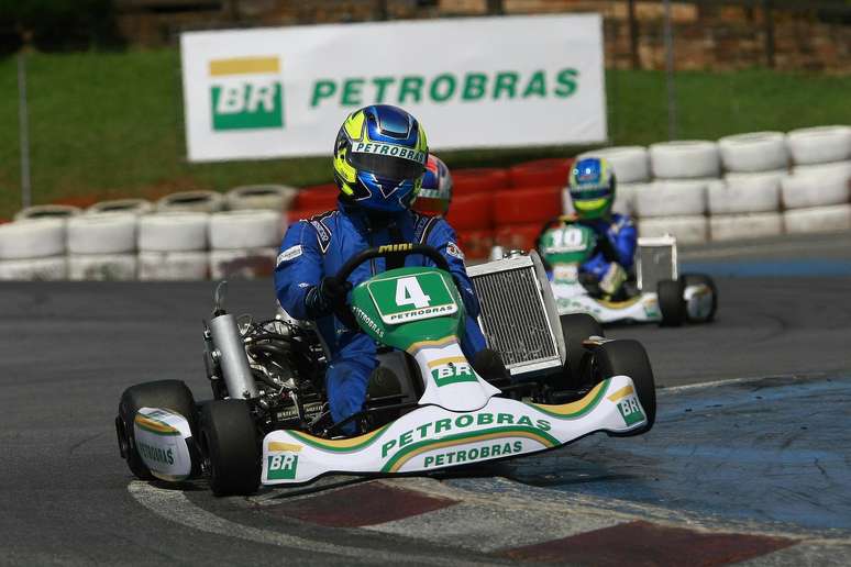 Quatro finalistas da Seletiva de Kart conheceram o box da McLaren 