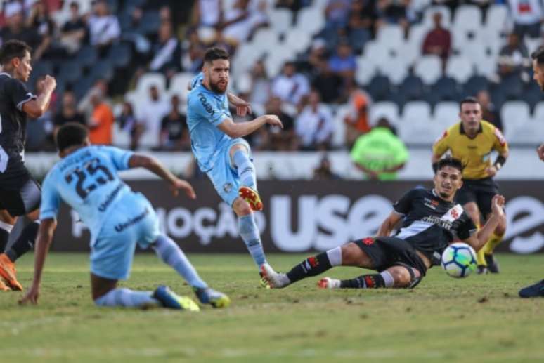 Grêmio e Vasco se enfrentam neste domingo. Confira o retrospecto das equipes nos últimos jogos do Brasileirão