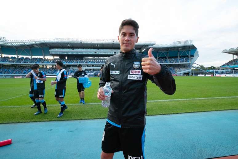 Elsinho após um jogo do Kawasaki Frontale (Foto: Divulgação / Kawasaki Frontale)