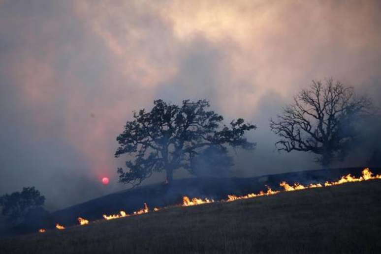 Incêndio na California deixa ao menos 9 mortos