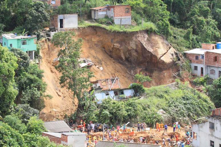 Deslizamento no Morro da Boa Esperança em Niterói (RJ), na madrugada do último sábado (10), causou a morte de nove pessoas