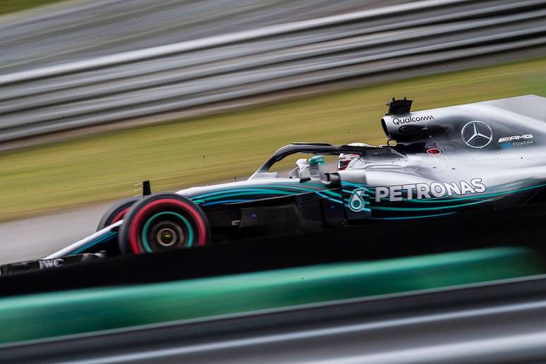 Lewis Hamilton admite que estava errado ao chamar Sergey Sirotkin de “desrespeitoso”