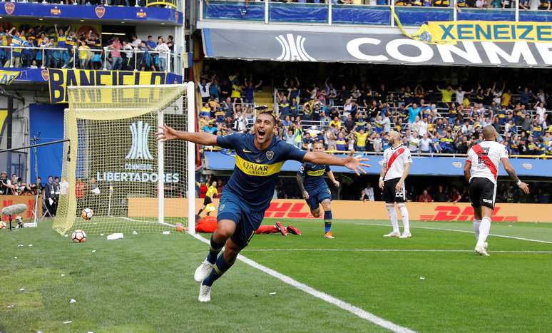&Aacute;bila abriu o placar para o Boca Juniors na final da Libertadores da Am&eacute;rica