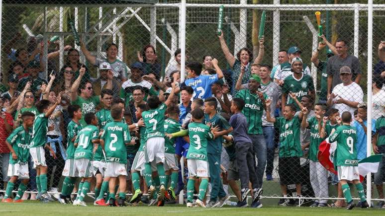 Sub-11 comemora a classificação para a final do Paulista da categoria (Foto: Fabio Menotti/Ag. Palmeiras)