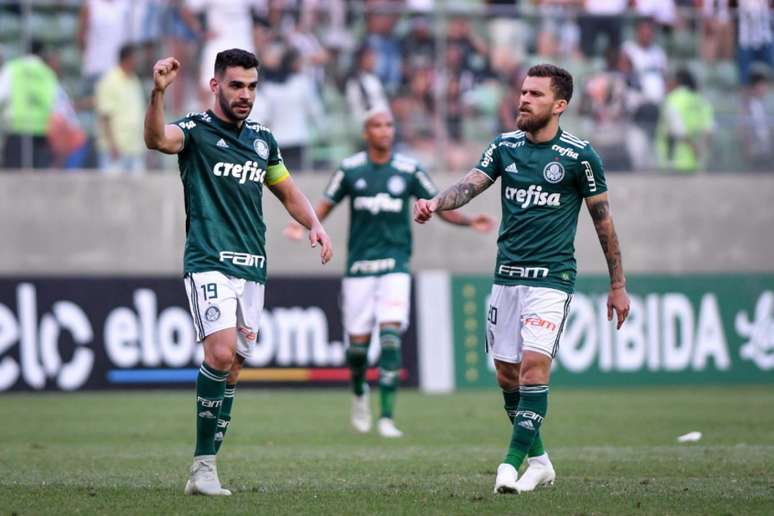 Bruno Henrique e Lucas Lima durante o empate do Palmeiras em BH (Foto: João Guilherme/Raw Image)