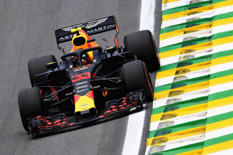 V&iacute;deo &ndash; Verstappen empurra Ocon na sala de pesagem