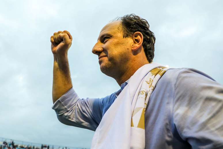 Tecnico Rogerio Ceni do Fortaleza comemora título da serie B durante a partida entre Avai e Fortaleza