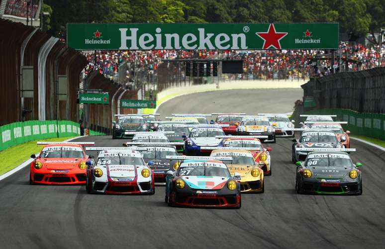 Werner Neugebauer, Vitor Baptista e Chico Horta são campeões na Porsche Cup em dia de vitória dupla da Hero