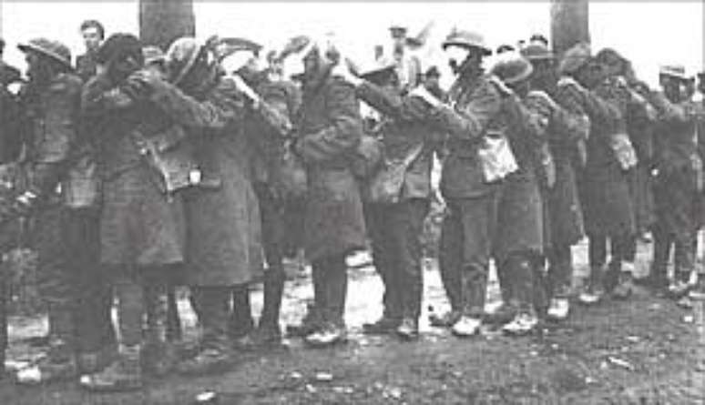 Soldados ingleses cegos pelo gás 