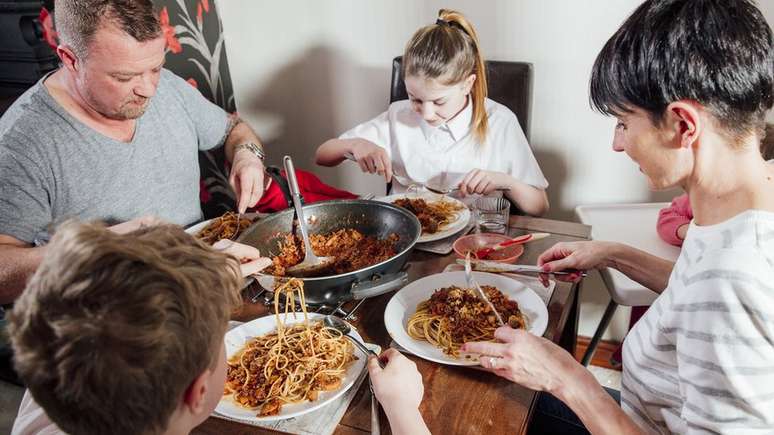 Refei&ccedil;&otilde;es de uma panela s&oacute; podem ajudar em dias de correria