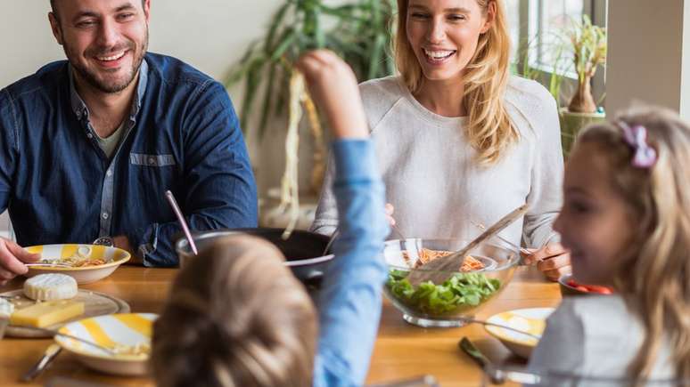 Os benefícios das refeições se devem aos laços criados entre a família, diz especialista