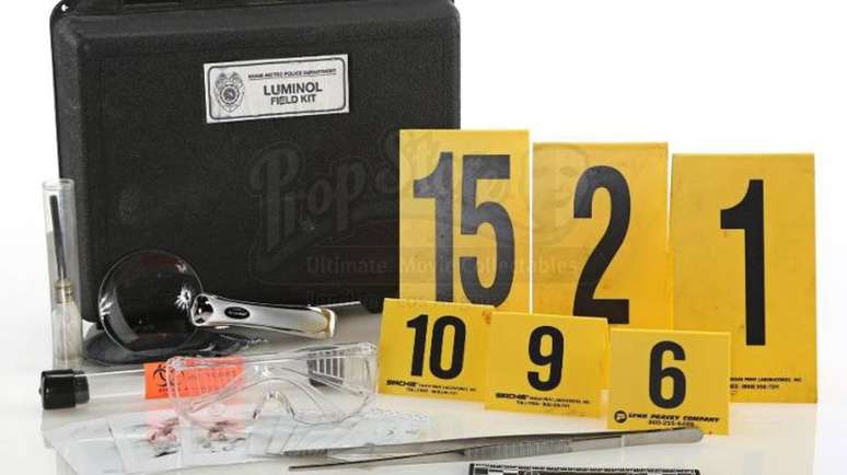 Kit pericial de Dexter, que ser&aacute; leiloado em dezembro.