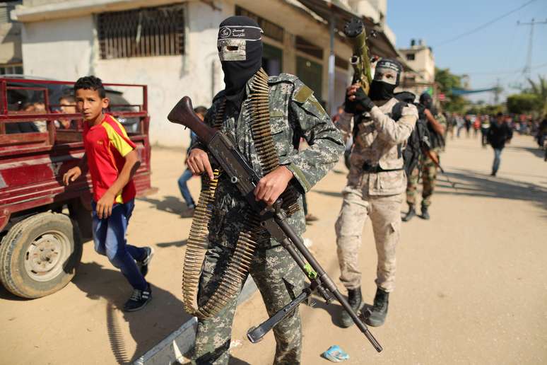 Militantes da brigada Al-Nasser Saladin participam de enterro de comandante palestino Khaled Qwaider 12/11/2018 REUTERS/Suhaib Salem