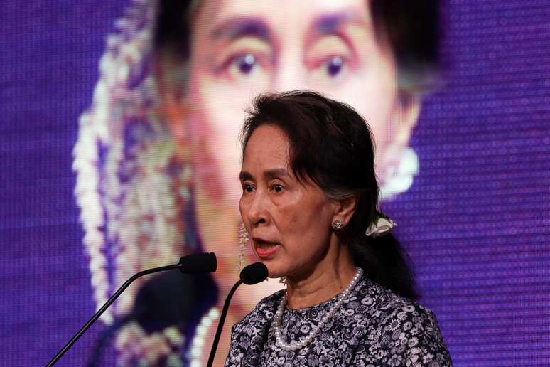 Suu Kyi fala em Cingapura
 12/11/2018   REUTERS/Athit Perawongmetha 