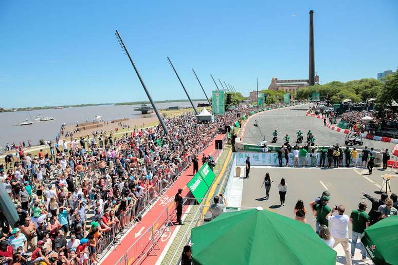 Heineken F1 Experience: 70 mil pessoas lotam o Gasômetro em Porto Alegre para verem Barrichelo e Williams