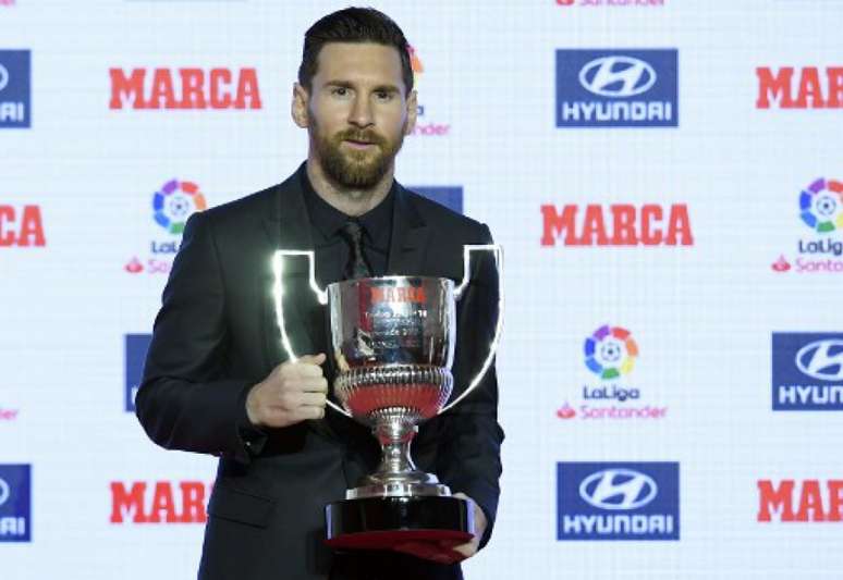 Messi levou o prêmio de melhor jogador do Campeonato Espanhol da última temporada (Foto: Lluis Gene / AFP)