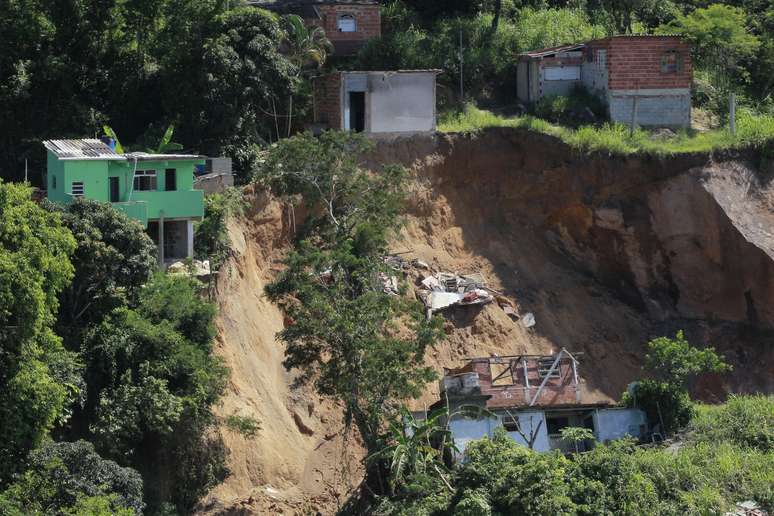 Deslizamento em Niterói deixou 22 famílias desabrigadas