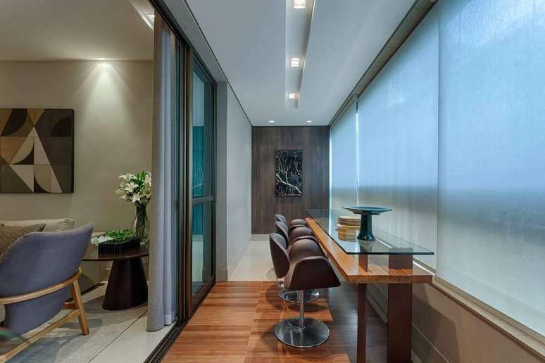 3. &Eacute; importante saber sobre a resist&ecirc;ncia do seu piso de madeira para saber se ele vai arranhar com os p&eacute;s das suas cadeiras. Projeto de Renata Basques