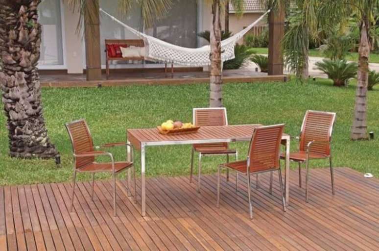 12. O piso de madeira tamb&eacute;m pode ser usado em &aacute;reas externas, por&eacute;m exige cuidados para ser dur&aacute;vel. Projeto de Madeira Madeira