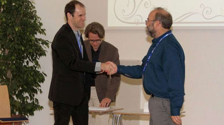 Narcizo foi o primeiro pesquisador da América Latina a ganhar o prêmio Dale Sayers Award, da Sociedade Internacional de Absorção de Raios-x