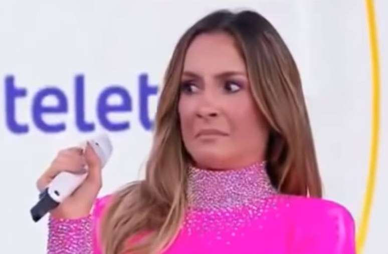 Claudia Leitte foi assediada durante o Teleton 2018.