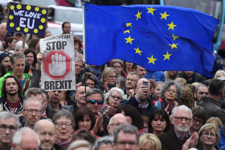 Manifestantes participam de protesto anti-Brexit em Belfast REUTERS/Clodagh Kilcoyne