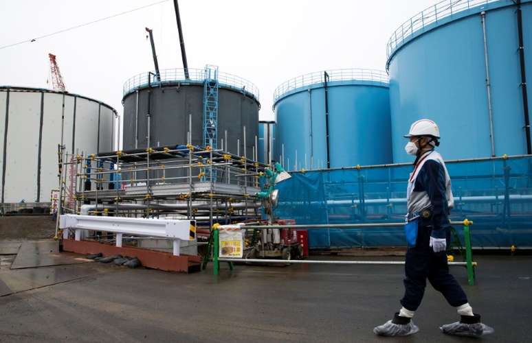 Tanques com ága contaminada de Fukushima  na planta de Okuma, Fukushima, 23/2/2017 REUTERS/Tomohiro Ohsumi/Pool