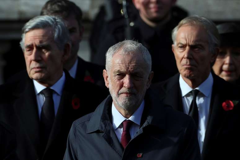 Jeremy Corbyn (centro) participa de cerimônia em Londres
 11/11/2018    REUTERS/Simon Dawson