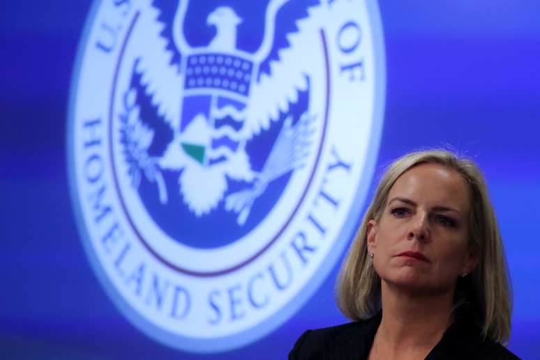 Kirstjen Nielsen em visita a Virginia
 6/11/2018   REUTERS/Jonathan Ernst