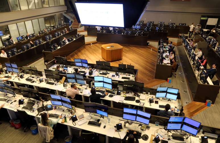 Operadores durante pregão na Bovespa, em São Paulo
24/05/2016
REUTERS/Paulo Whitaker