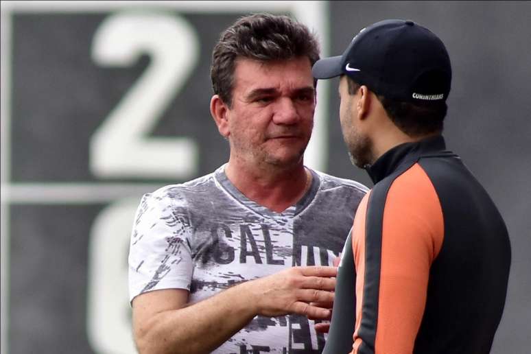 Andrés Sanchez busca reforços para o Timão na Europa (Foto: Eduardo Carmim/Photo Premium)