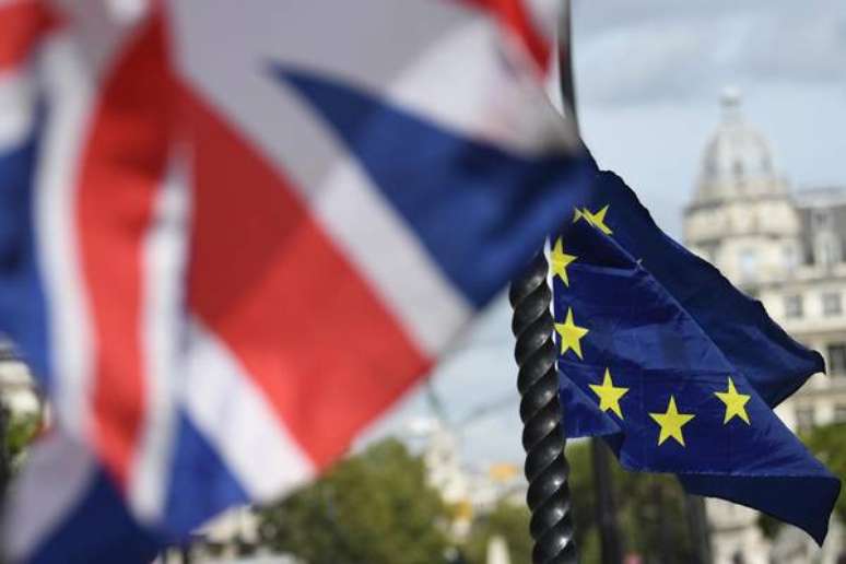 UE e Reino Unido chegam a acordo sobre Brexit, diz imprensa